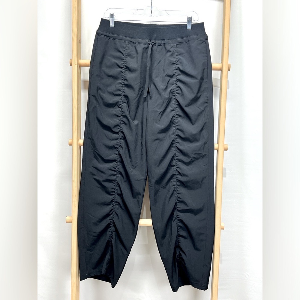 TRUE CRAFT Black rugged leg joggers size M.